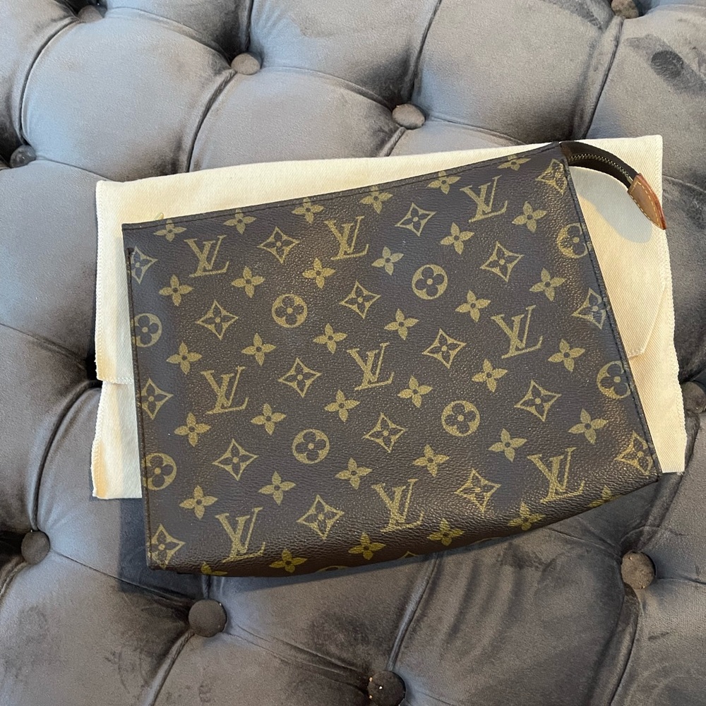 Louis Vuitton Pouch 26